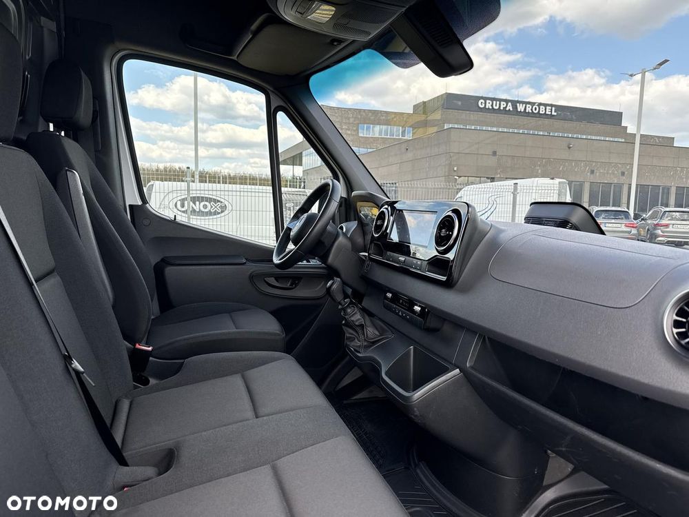 Mercedes-Benz Sprinter - 20