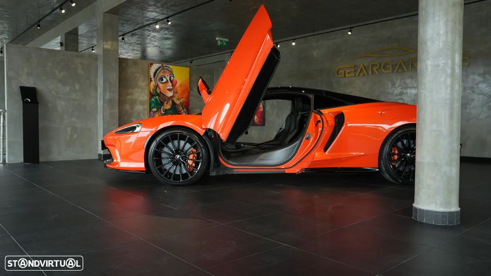 McLaren GT 4.0 Twin-Turbo V8 - 8
