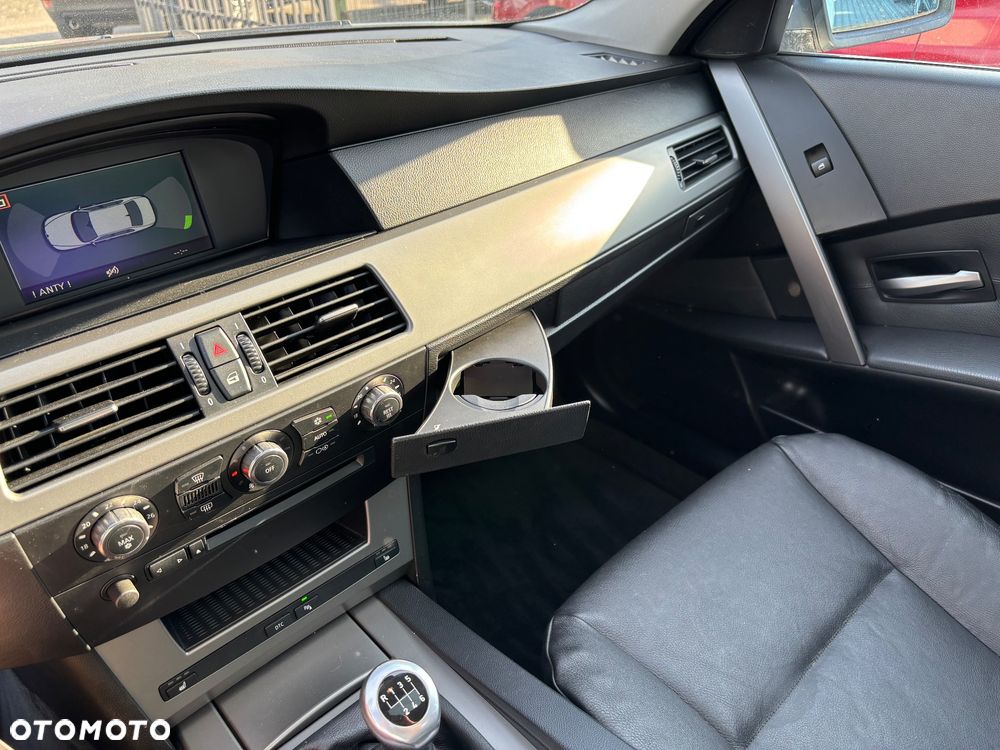 BMW Seria 5 523i - 24