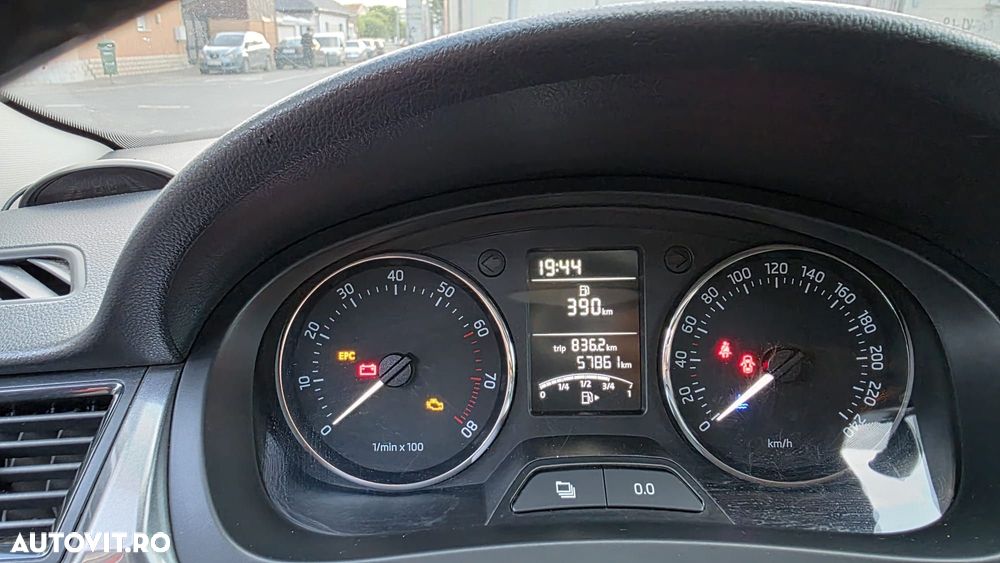 Skoda RAPID 1.2 TSI Ambition - 12