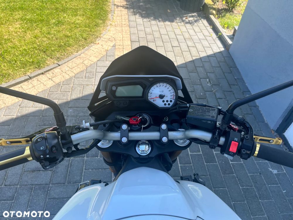 Yamaha FZ8 - 17