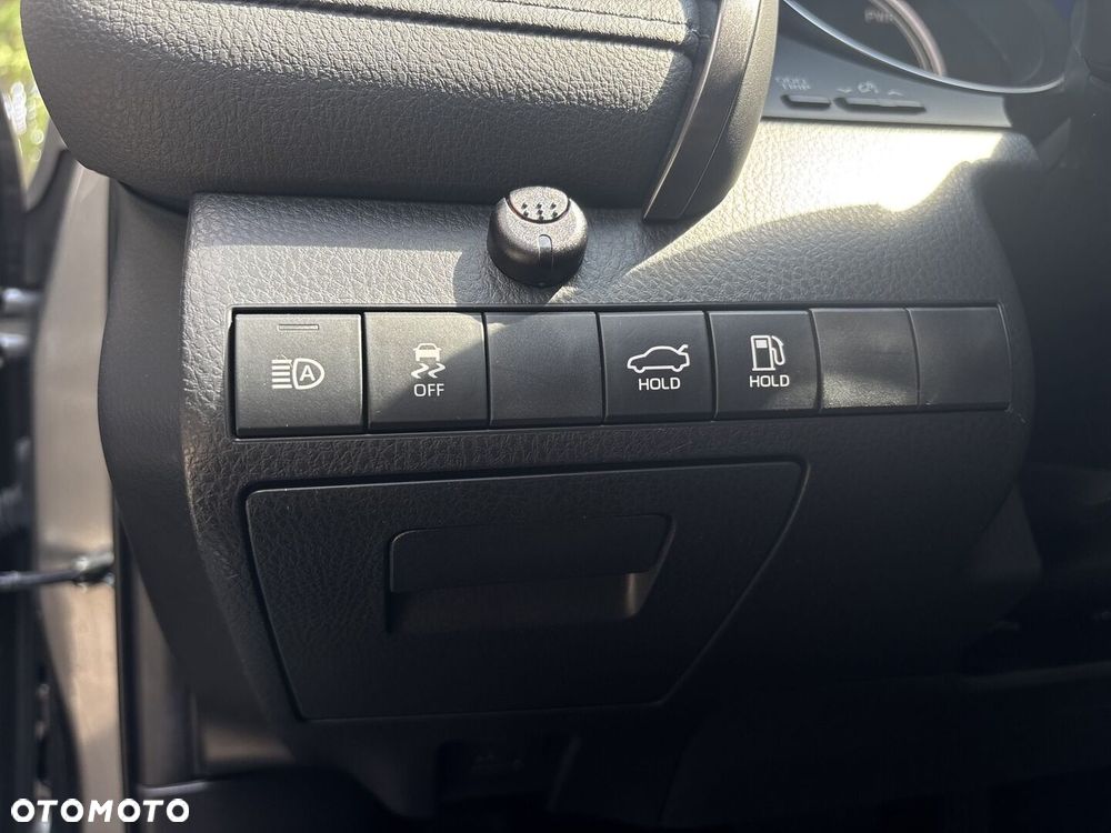 Toyota Camry 2.5 Hybrid Comfort CVT - 22