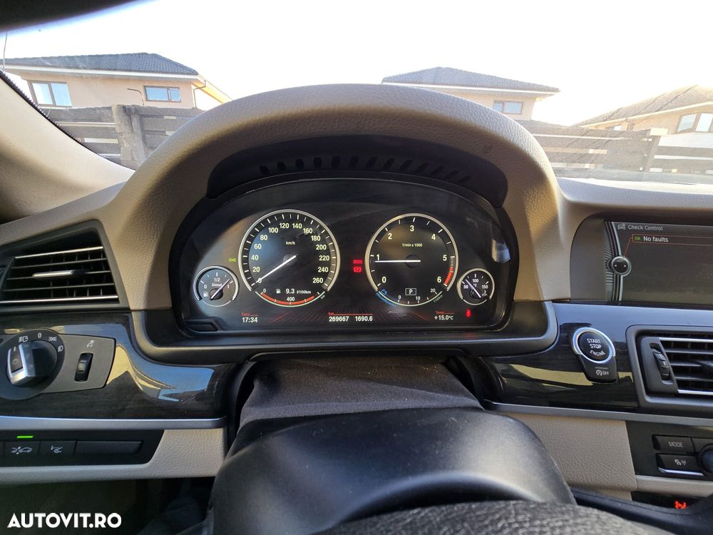 BMW Seria 5 525d xDrive Aut. Luxury Line - 11