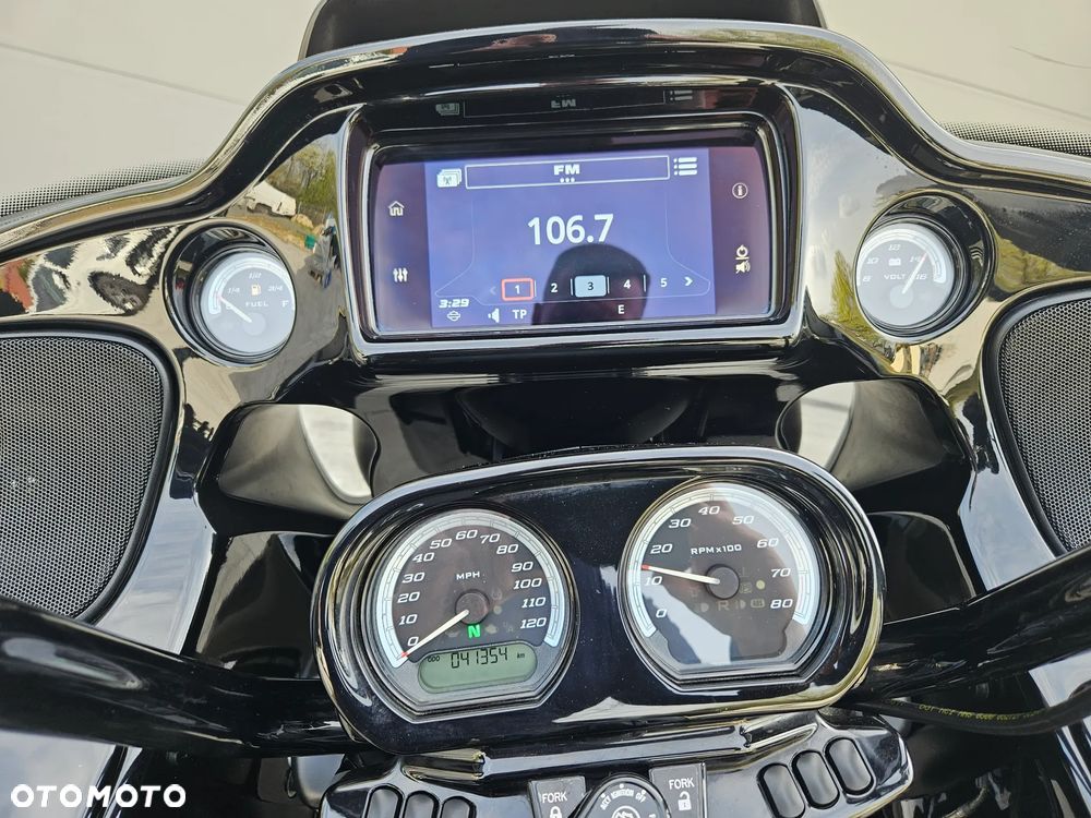 Harley-Davidson Touring Road Glide - 11