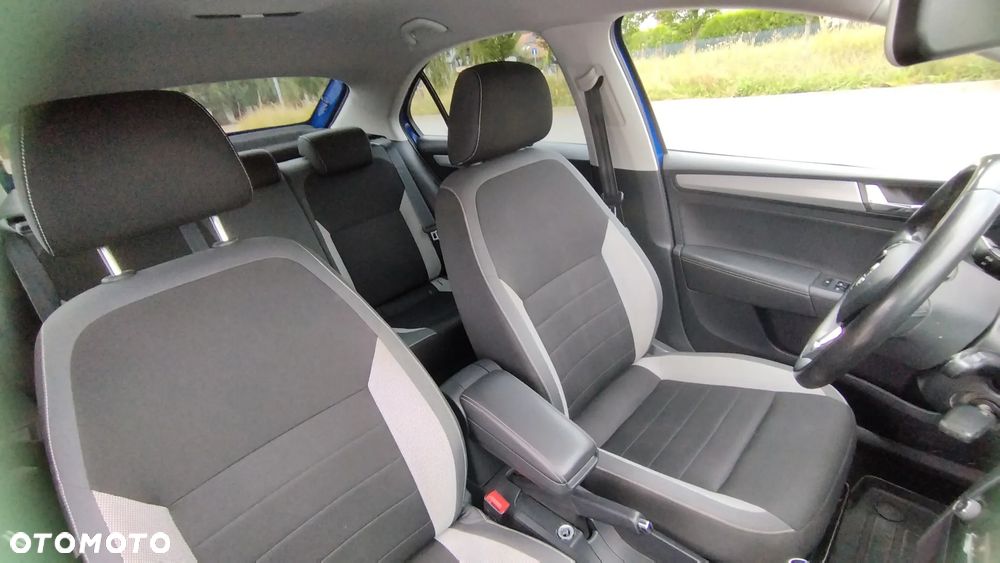 Skoda RAPID 1.0 TSI Ambition DSG - 11