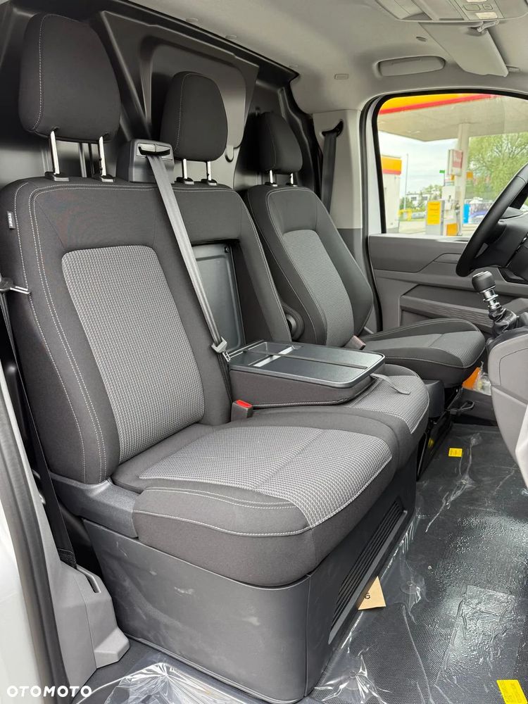 Volkswagen Transporter T7 - 16