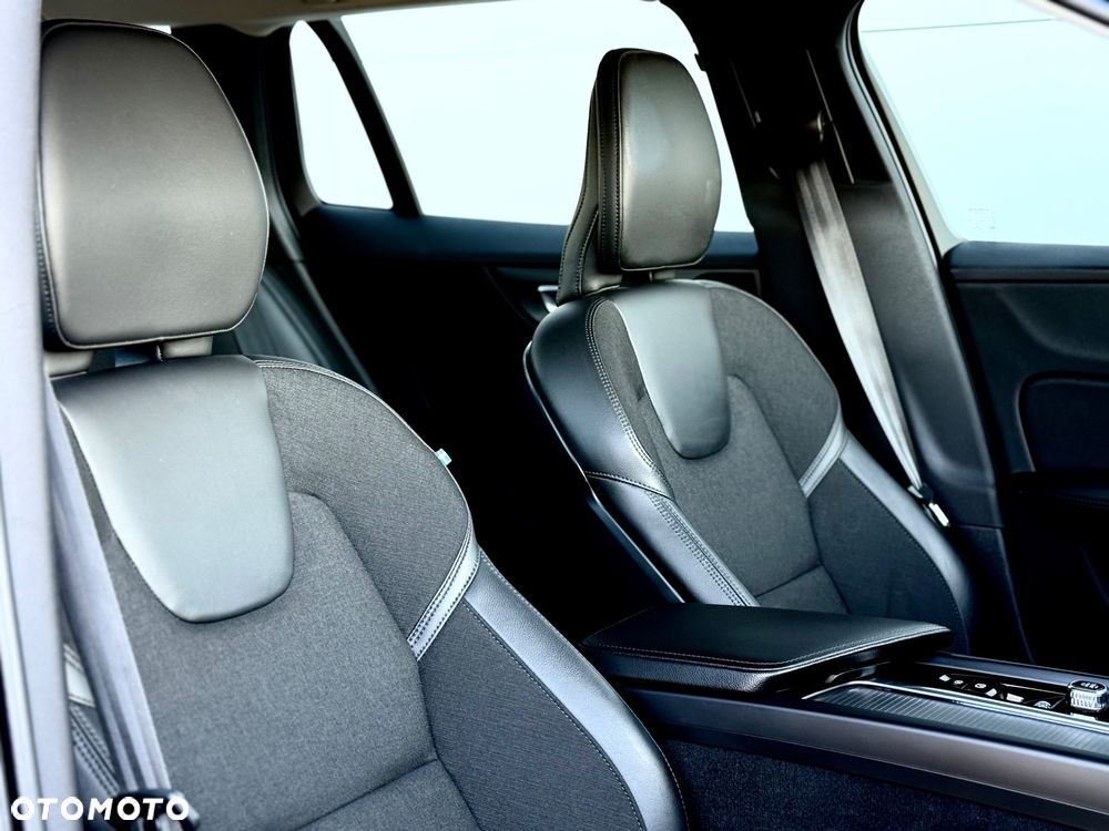 Volvo V60 Cross Country - 33