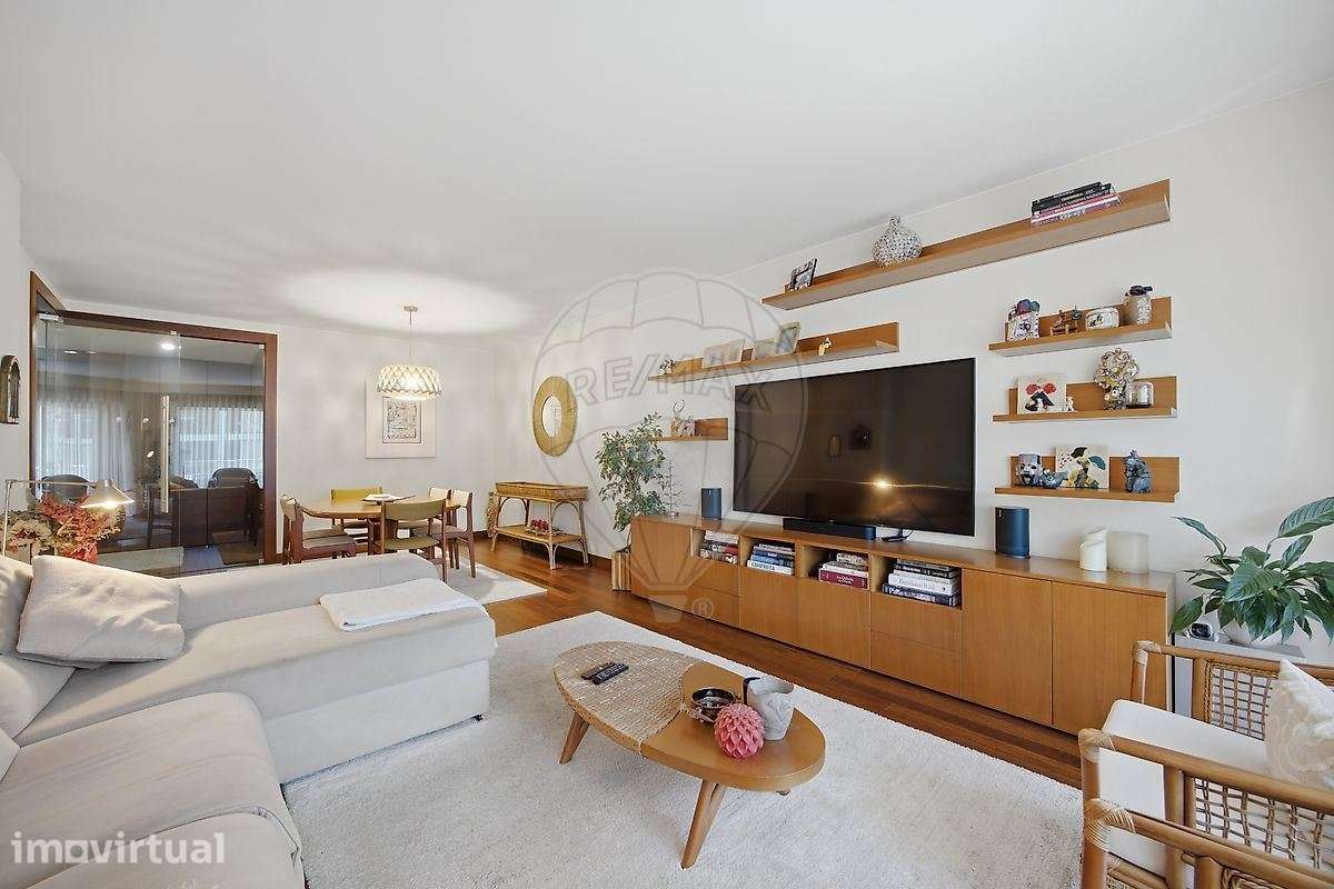 Apartamento T3 com Piscina, Ginásio e Jardim