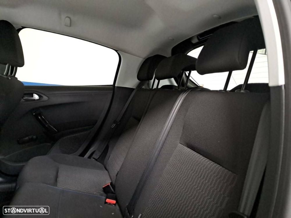 Peugeot 208 1.2 PureTech Signature - 10