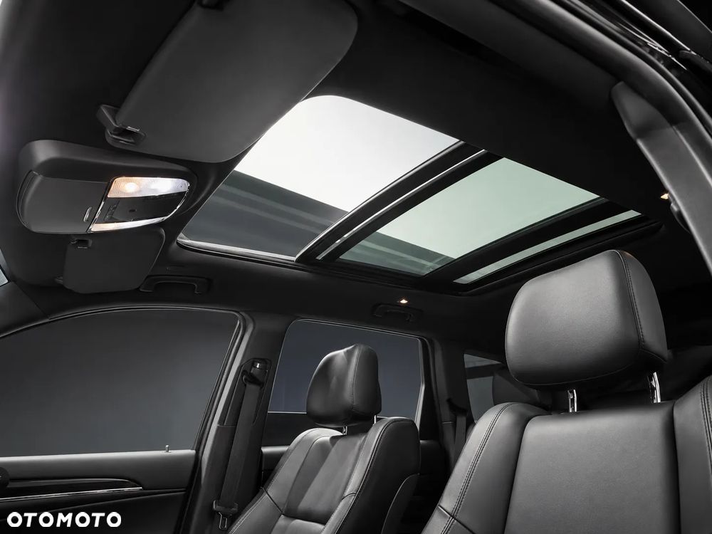 Jeep Grand Cherokee - 12