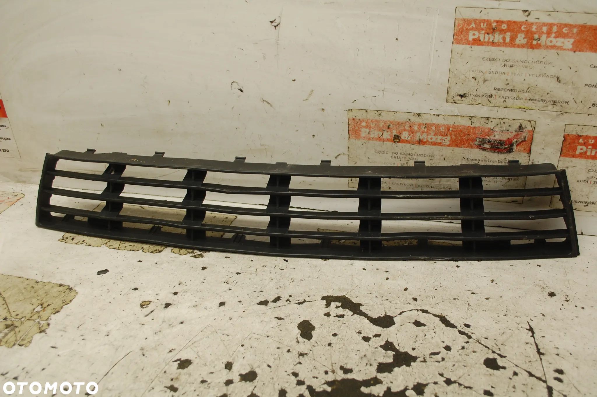 KRATKA ZDERZAKA ŚRODKOWA AUDI A4 B5 LIFT 8D0807683AA - 1
