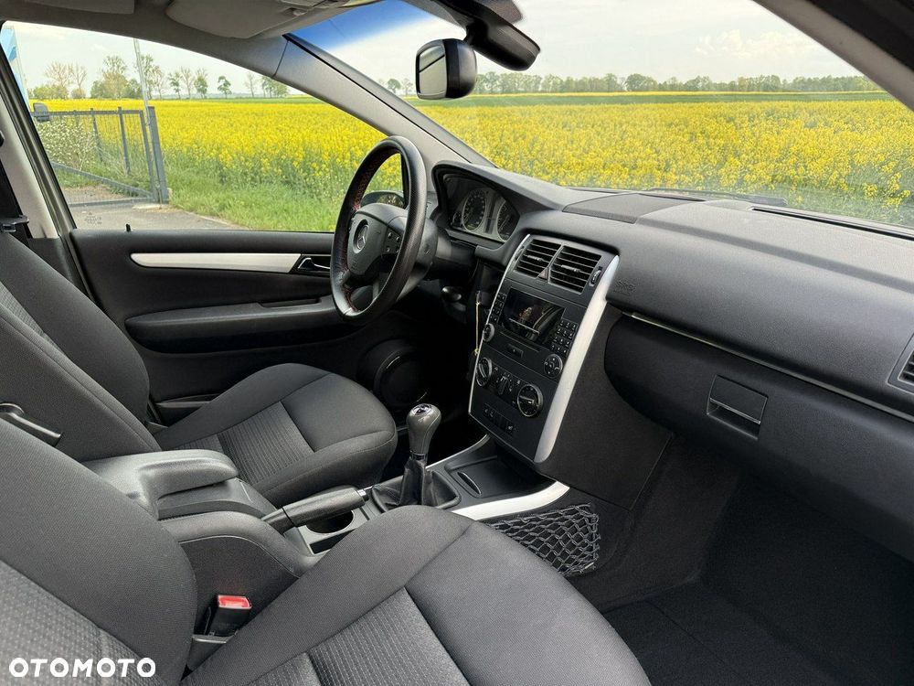 Mercedes-Benz Klasa B 150 Special Edition - 40