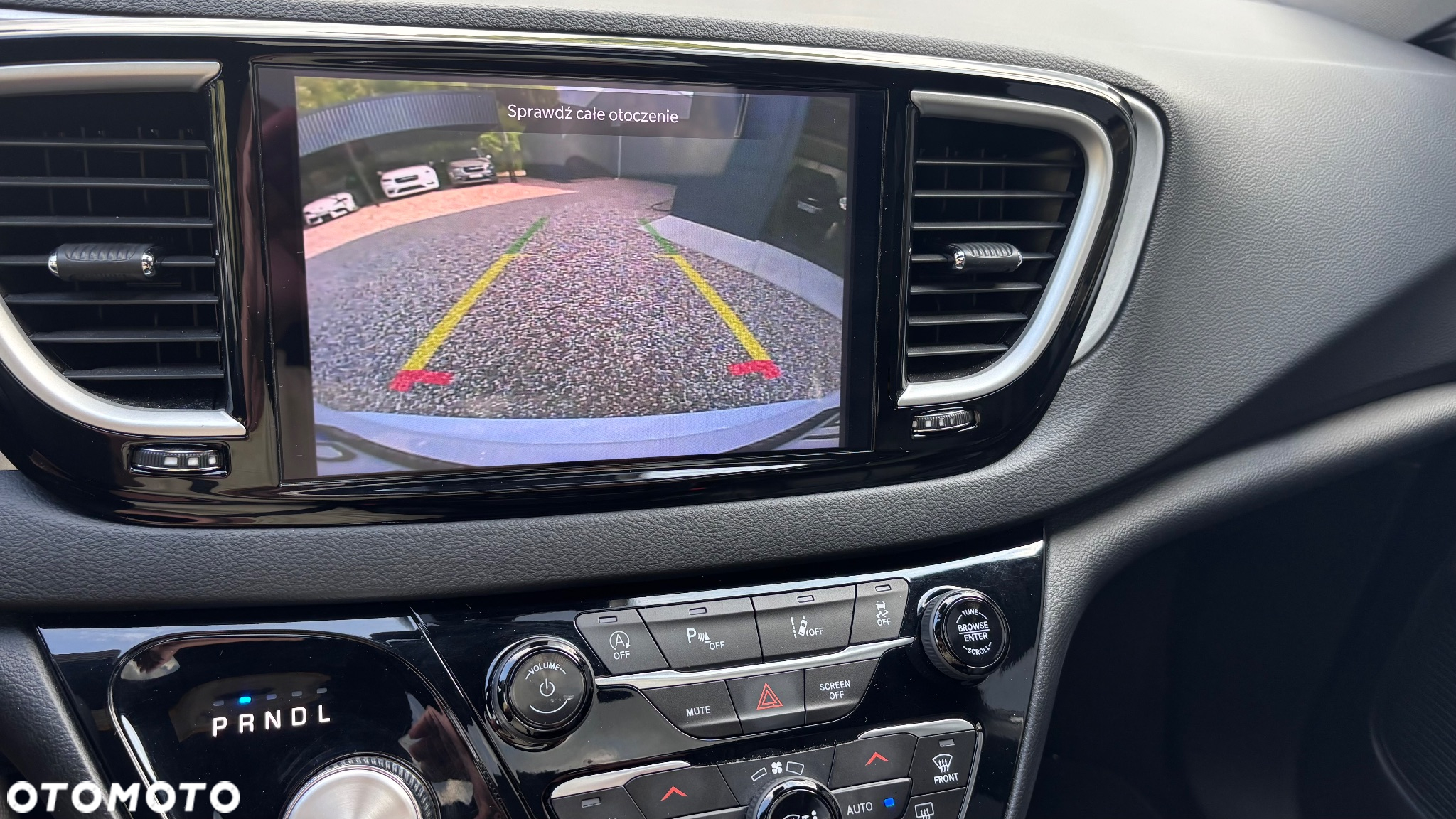 Chrysler Pacifica - 37