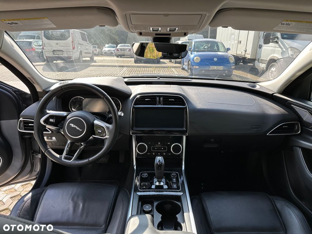 Jaguar XE 2.0 P250 S - 16