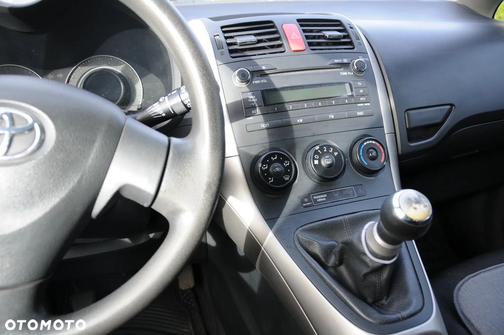 Toyota Auris 1.4 D-4D Terra - 8