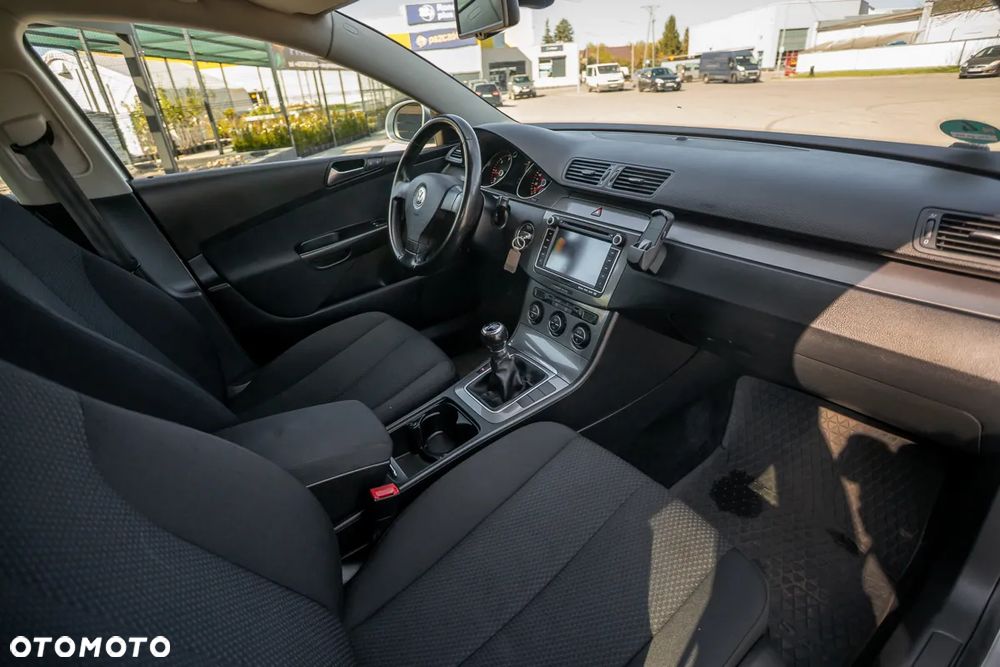 Volkswagen Passat 2.0 TDI DPF BlueMotion Technology Comfortline - 20