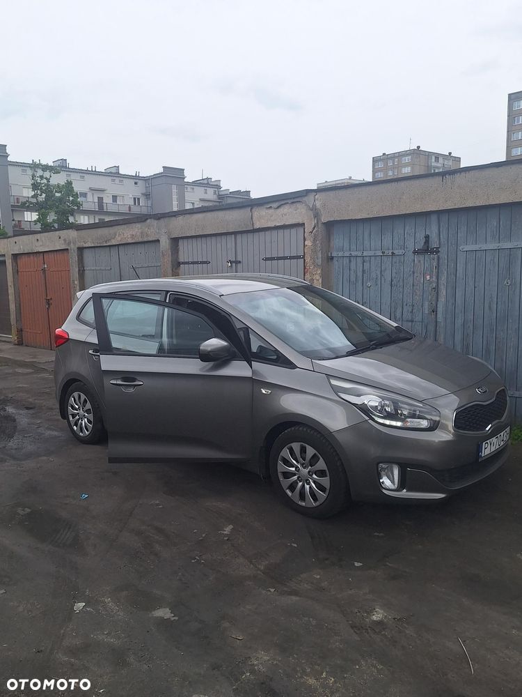 Kia Carens - 1