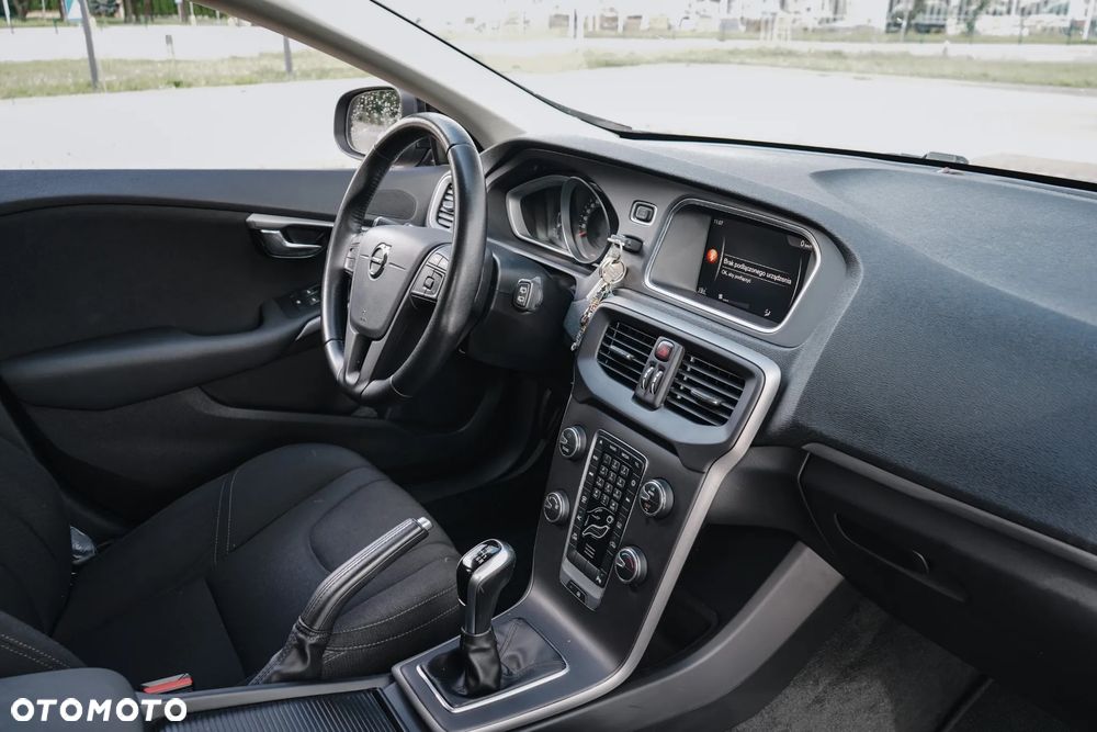 Volvo V40 D2 Momentum - 18