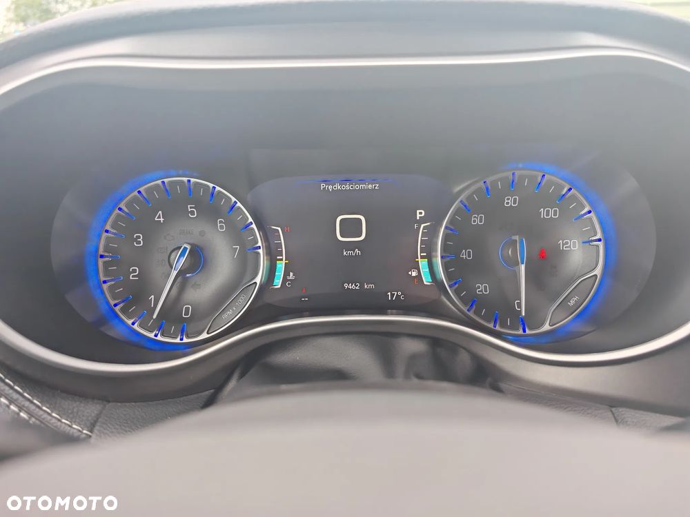 Chrysler Pacifica - 20