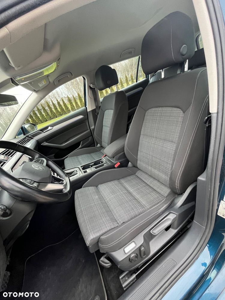 Volkswagen Passat 2.0 TDI SCR DSG Comfortline - 11