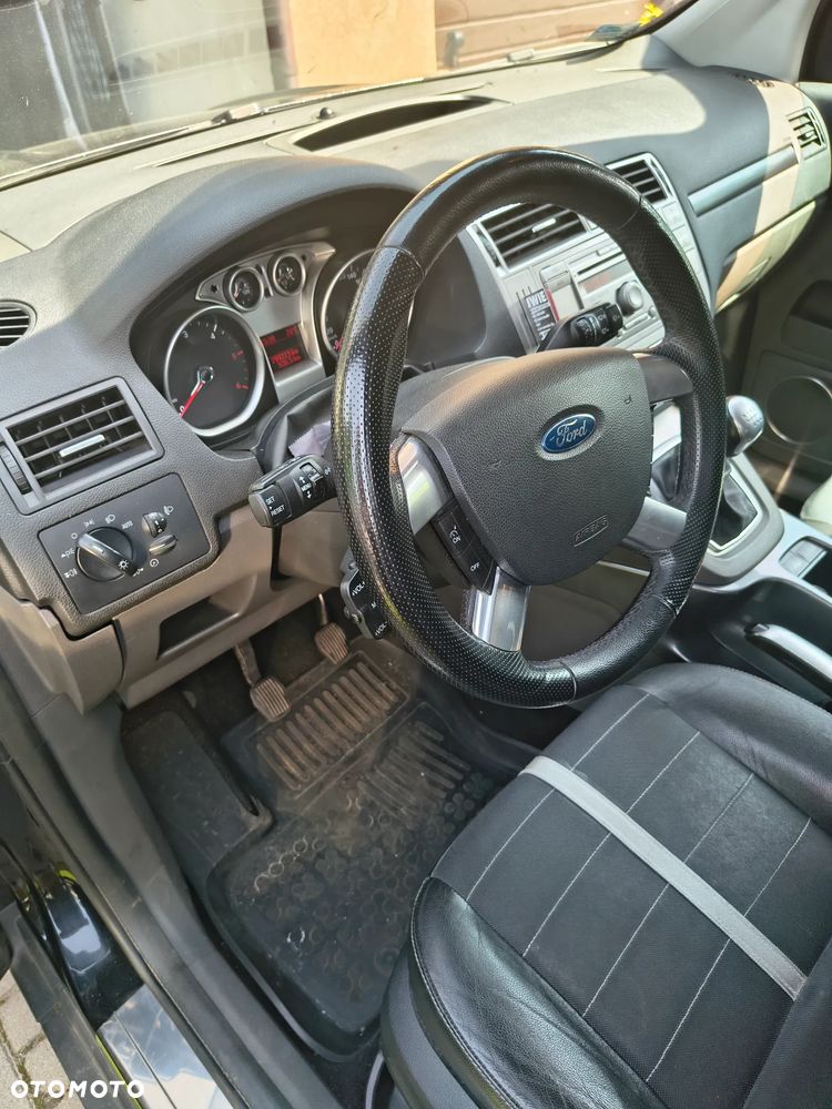 Ford Kuga 2.0 TDCi 2x4 Titanium - 17