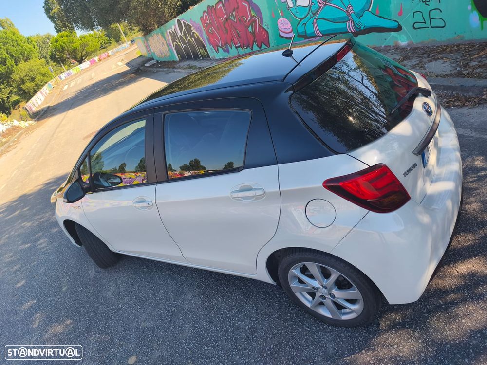 Toyota Yaris 1.5 HSD Comfort+Navi - 12