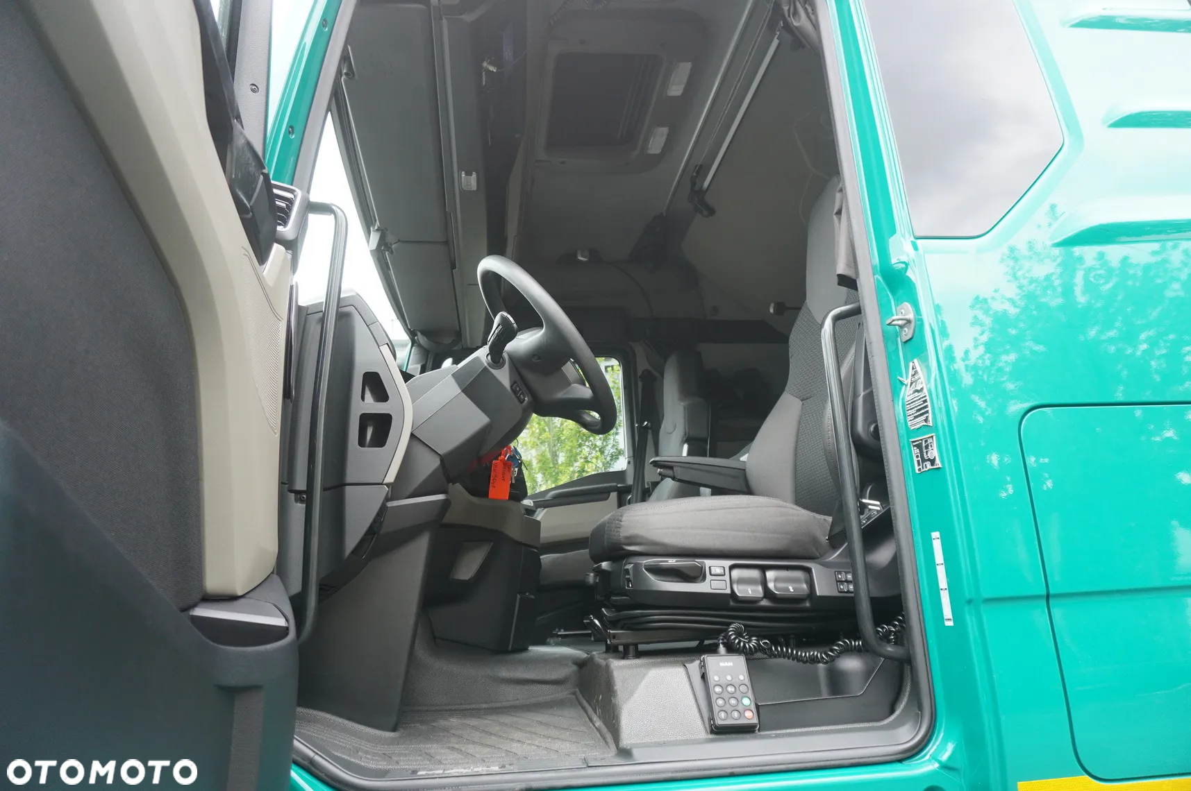 MAN TGX 18.470 / Zestaw / Przyczepa 19 EPAL / Firanka 19 EPAL / 2022 / Retarder / 15 sztuk - 17
