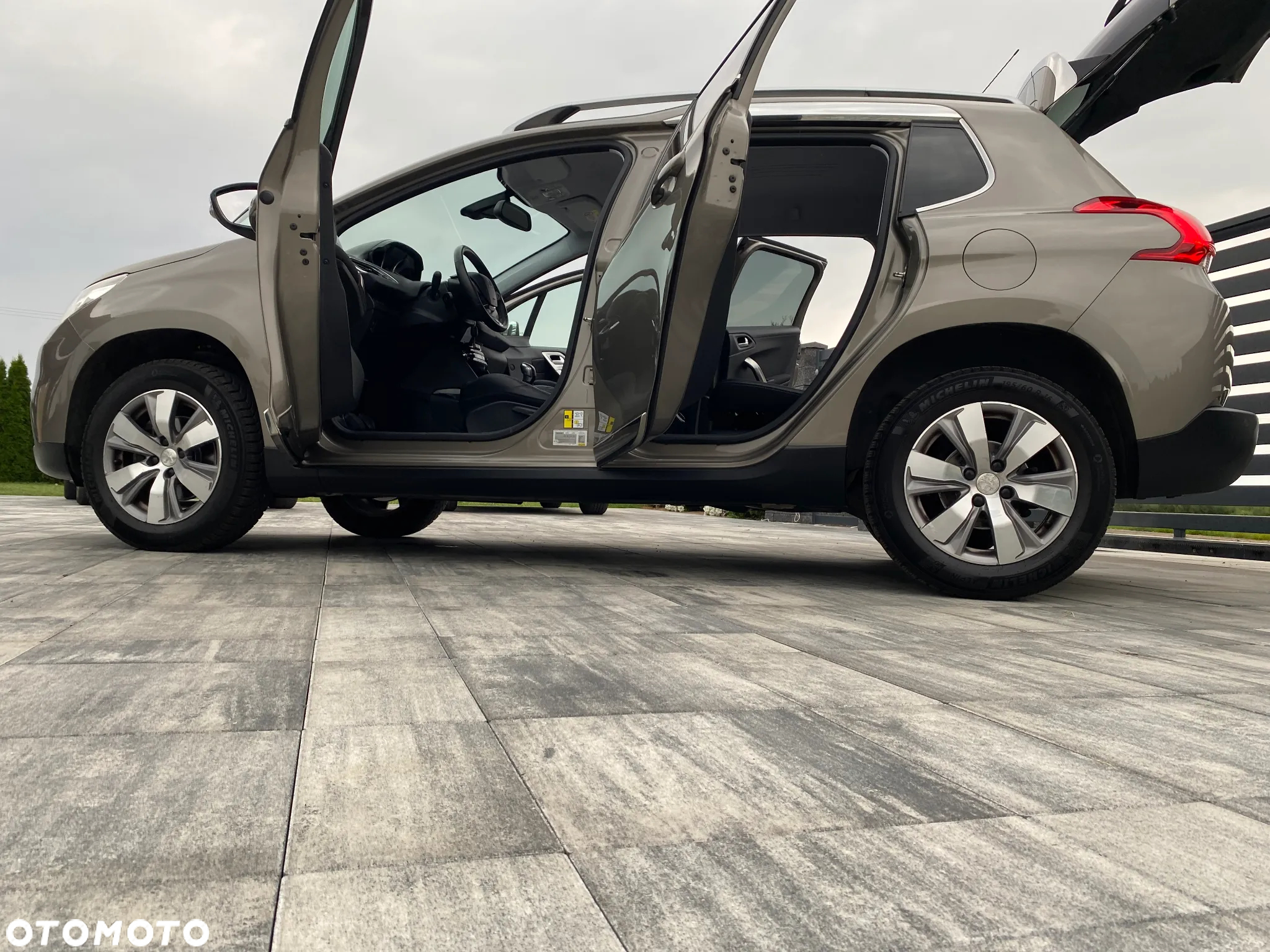 Peugeot 2008 1.2 Pure Tech Allure S&S - 27