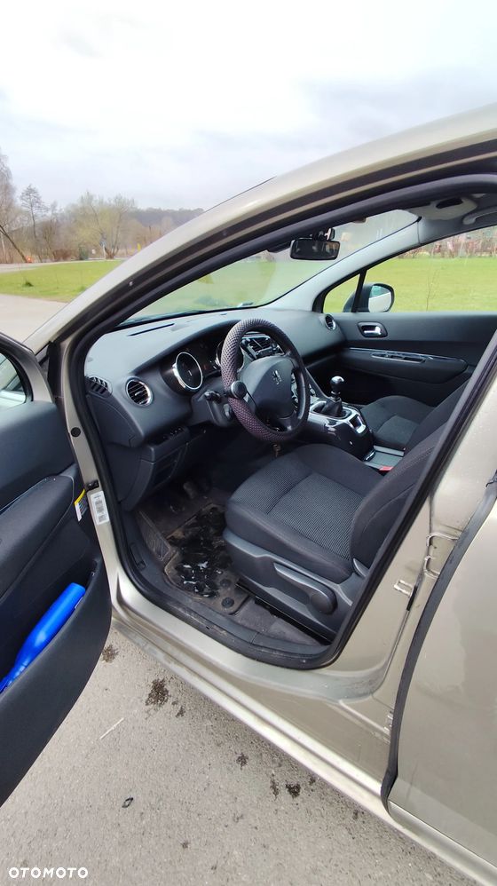 Peugeot 5008 1.6 THP Family - 12