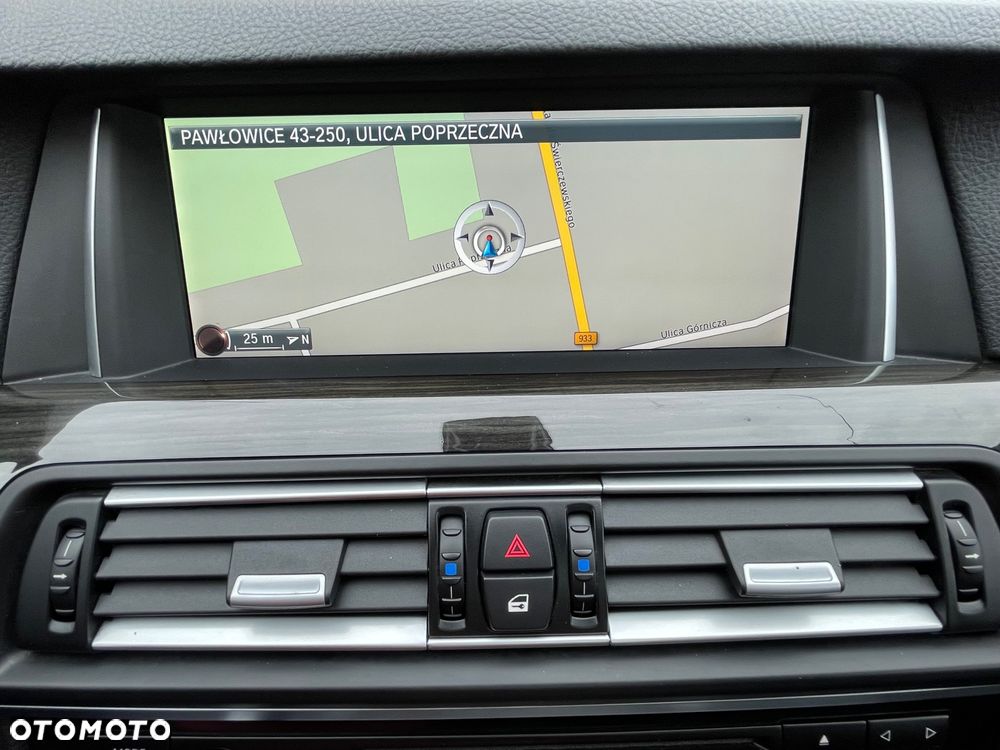 BMW Seria 5 530d xDrive Touring Luxury Line - 32
