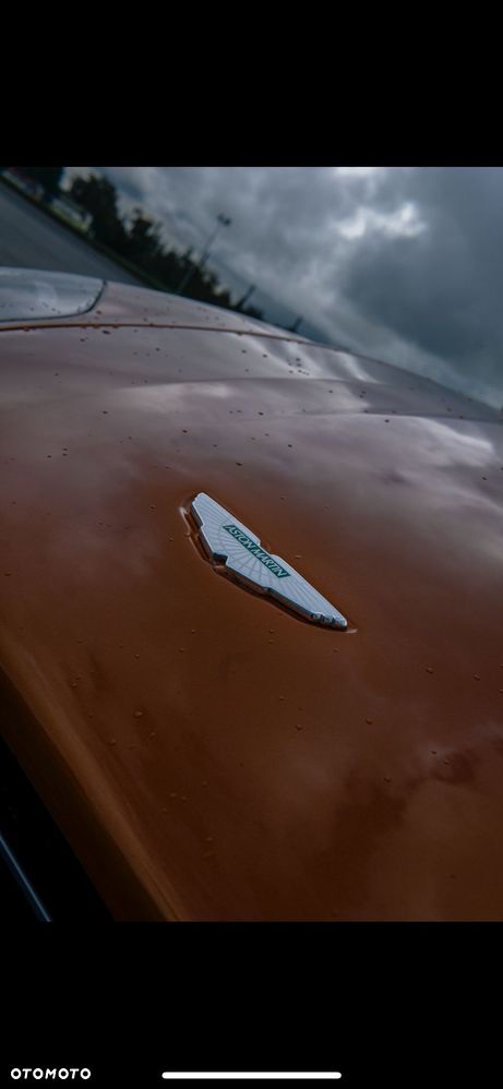 Aston Martin Vantage - 10