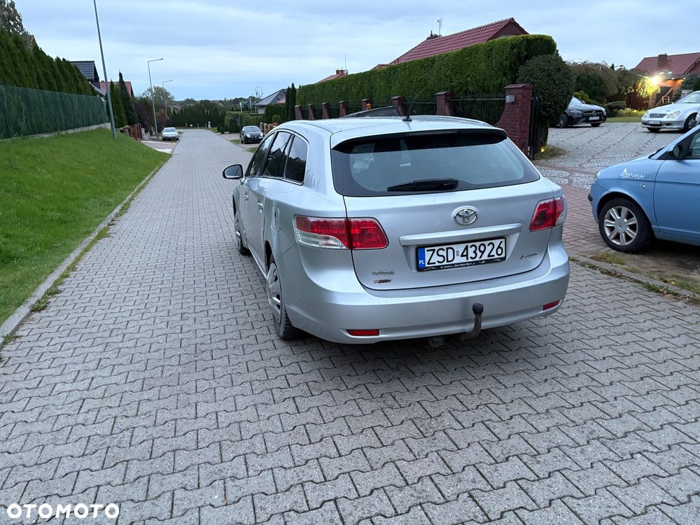 Toyota Avensis - 6
