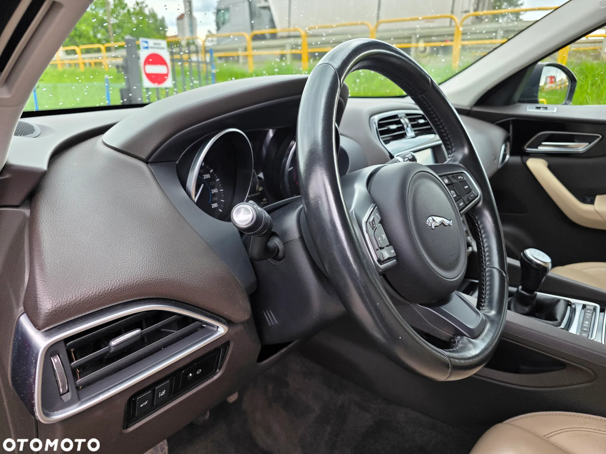 Jaguar F-Pace - 9