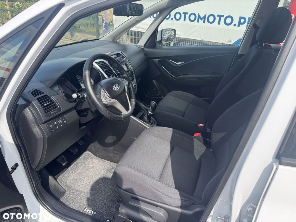 Hyundai ix20 1.4 Premium - 14