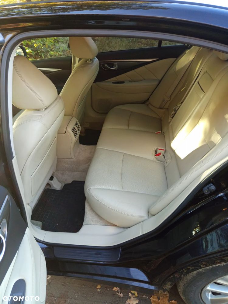 Infiniti Q50 2.0t Sport Sound Studio by Bose - 6