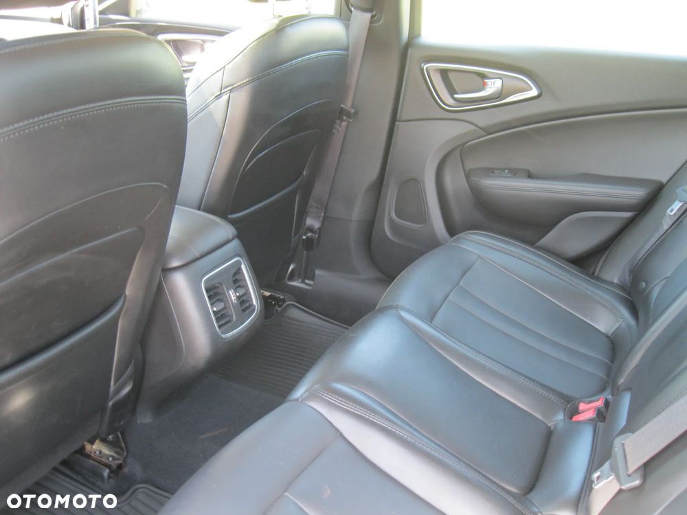 Chrysler 200 - 17