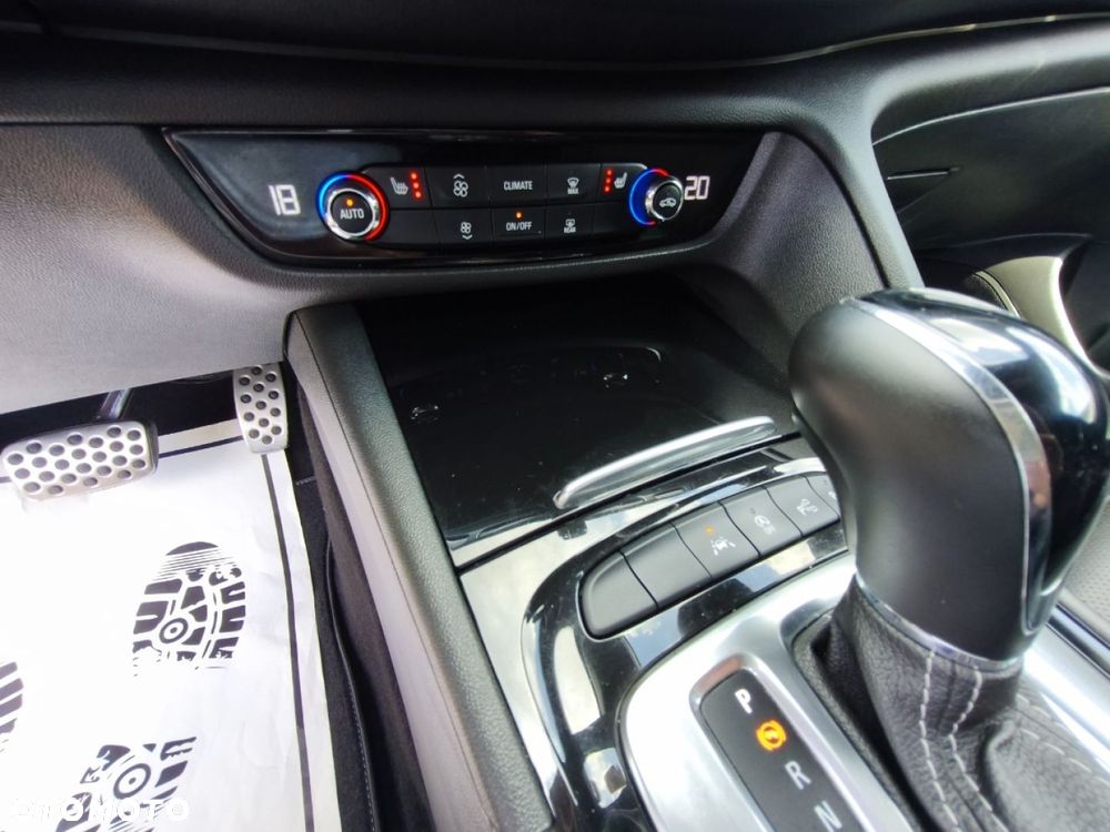 Opel Insignia - 12