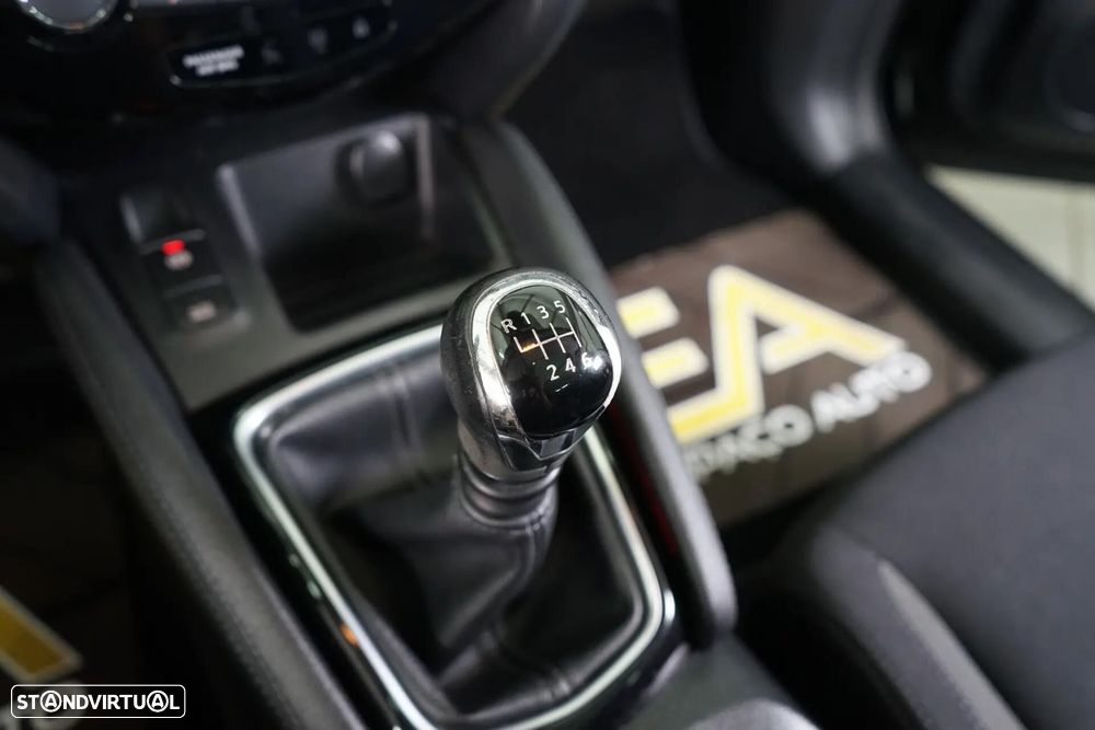 Nissan Qashqai 1.5 dCi N-Connecta Business - 27