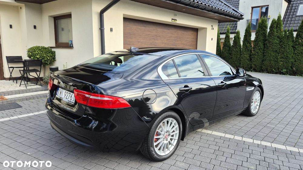 Jaguar XE 2.0 D Portfolio - 4