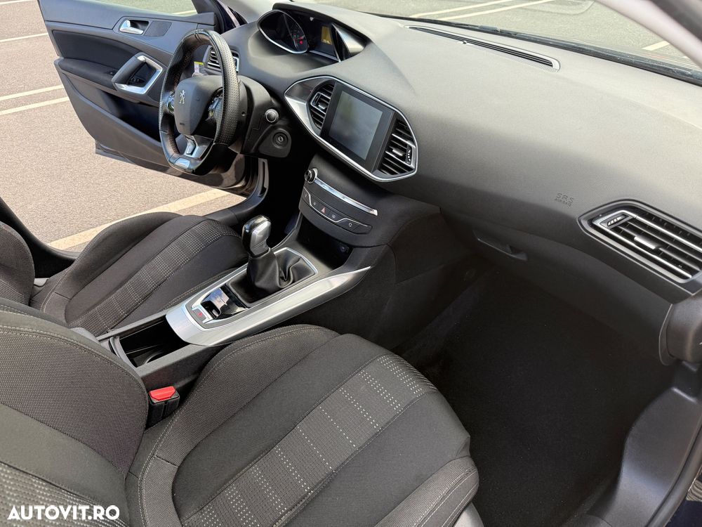 Peugeot 308 1.2 L PureTech Turbo S&S Allure - 8