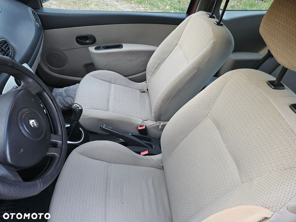 Renault Clio - 11