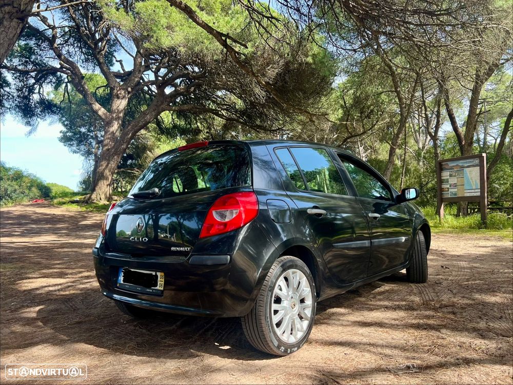 Renault Clio 1.5 dCi Dynamique S - 1