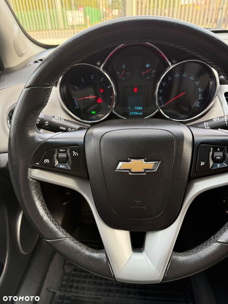 Chevrolet Cruze 1.8 LTZ - 24
