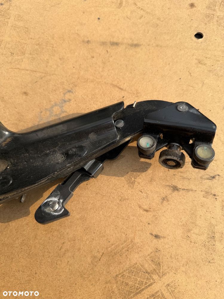 Rolka dolna lewych drzwi Renault Master III 745978841R - 2