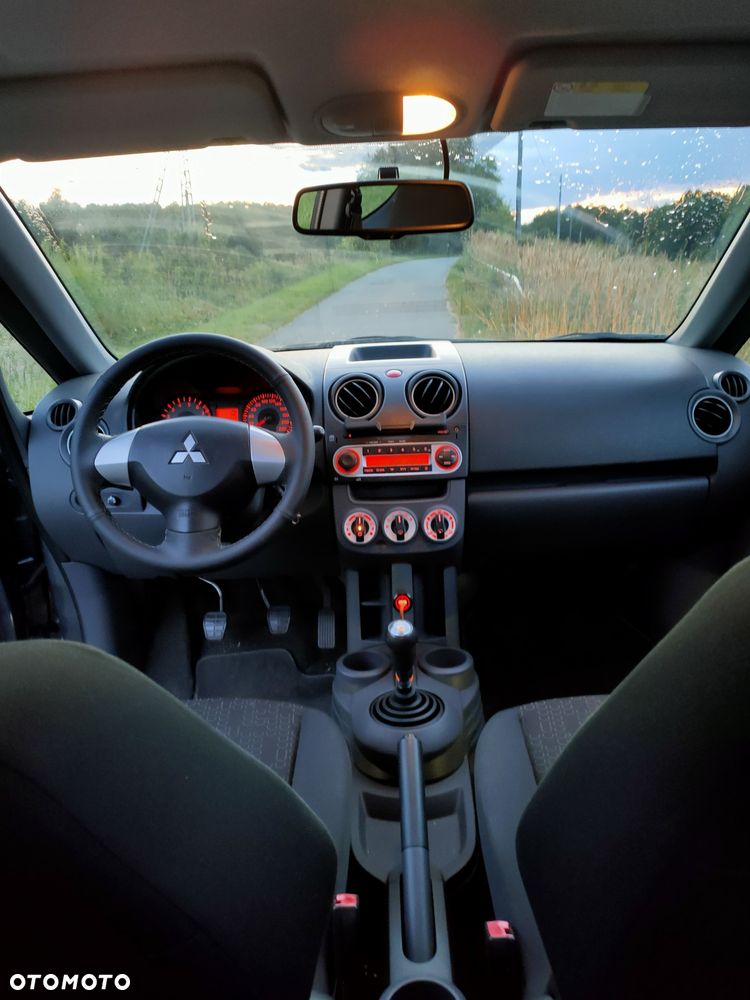 Mitsubishi Colt - 8