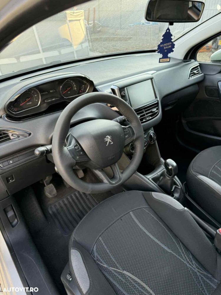 Peugeot 208 82 PureTech Style - 6