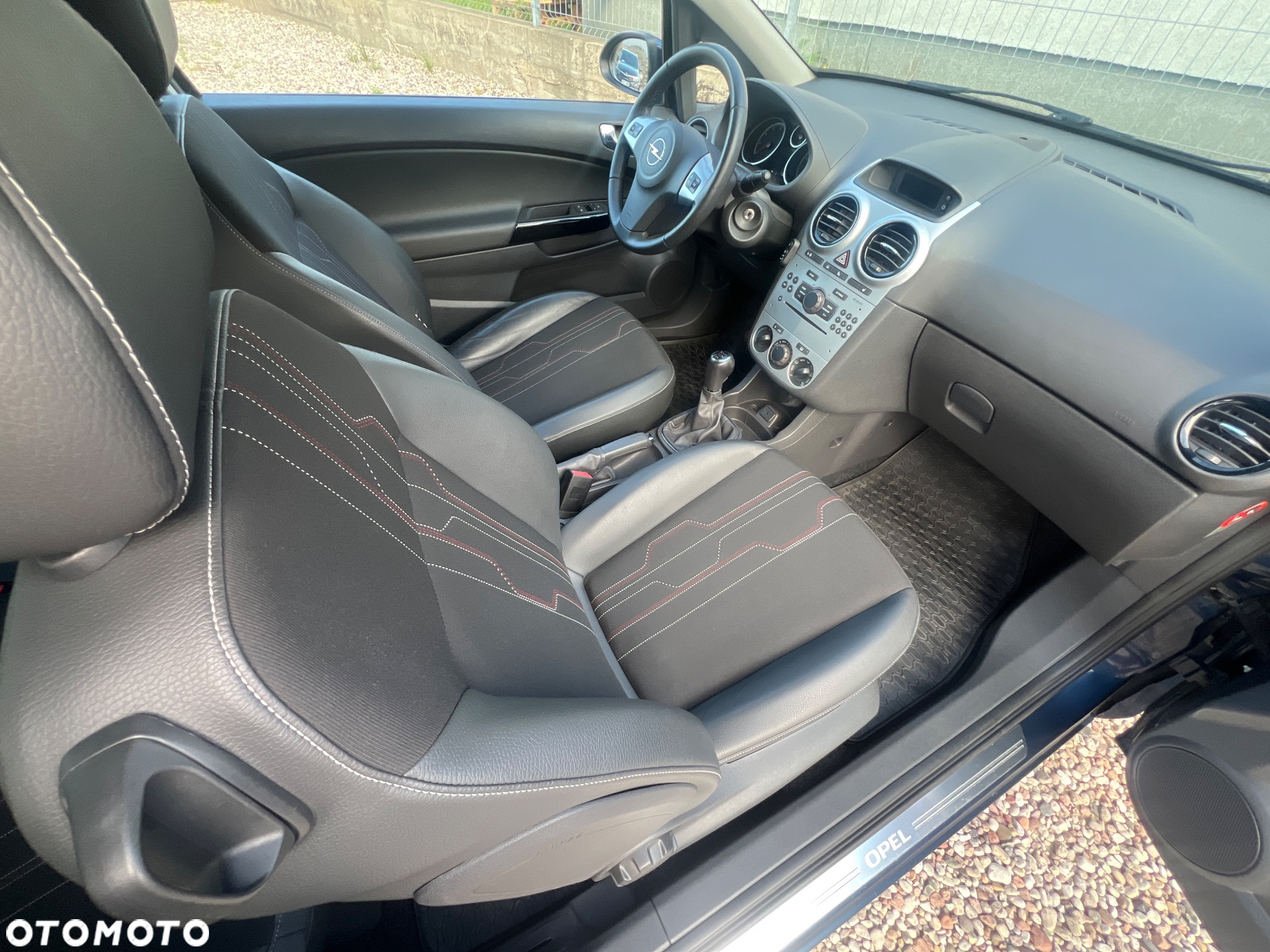 Opel Corsa 1.4 16V 150 Jahre - 19