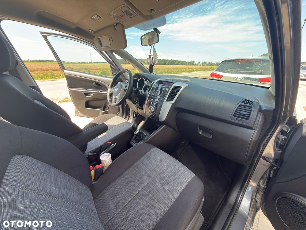 Kia Venga - 10