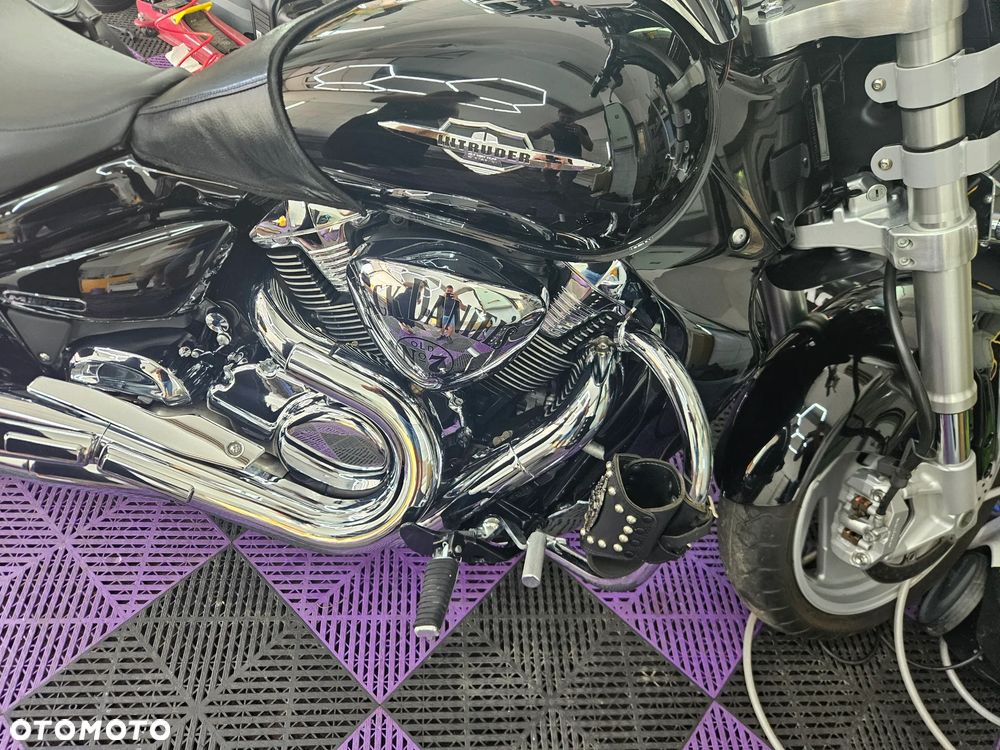 Suzuki Intruder - 3