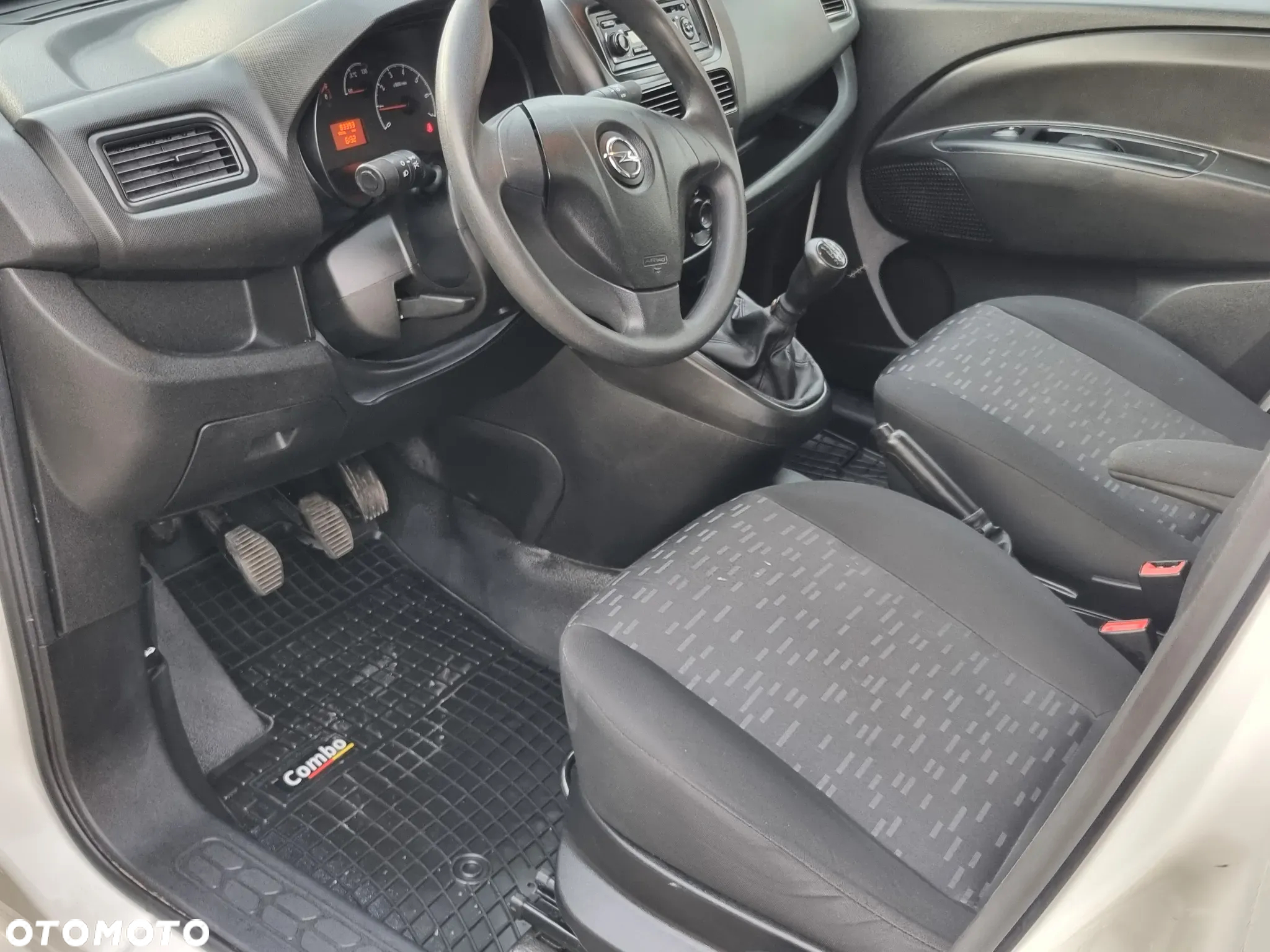 Opel COMBO - 9